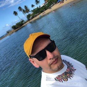 Meet your Posher, Luis